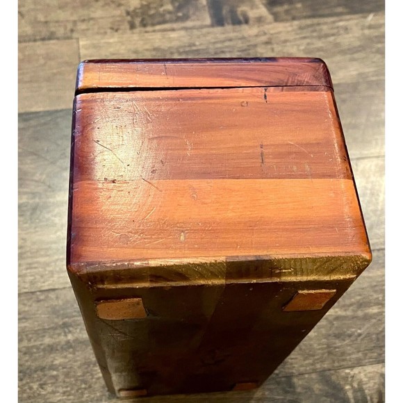Cedar Chest Lane Mini Salesman Sample or Girl Graduate No key Some Marks VINTAGE - Picture 8 of 9